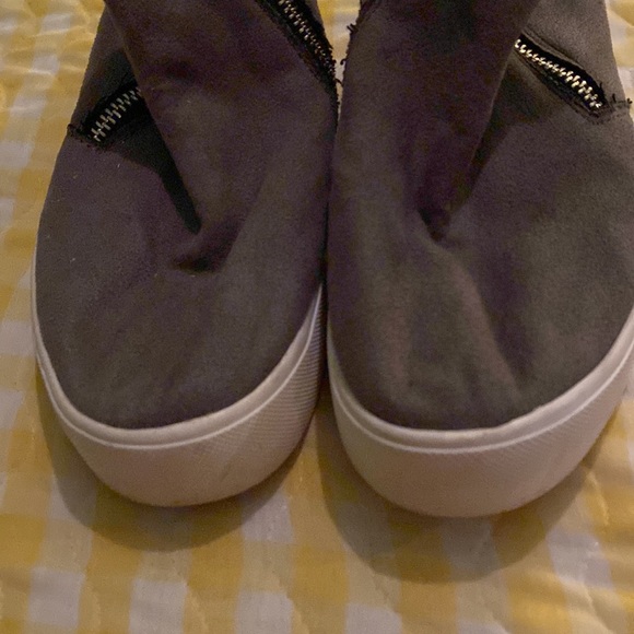 Pre-Owned Women’s Gray High Top Shoes by SODA. Size 7. - Picture 2 of 9